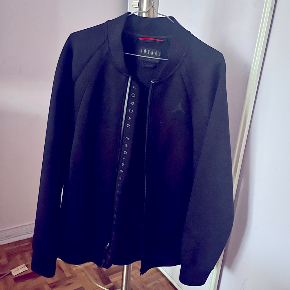 M Jordon ligh jacket ( M)